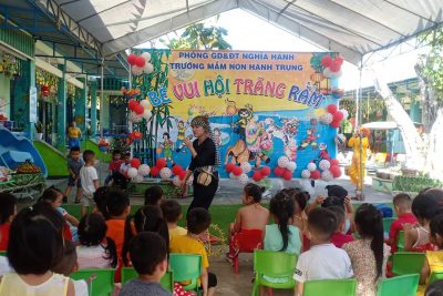 Các bé trường Mầm non Hành Trung vui hội trung thu.Thay mặt tập thể CB,GV,NV. BGH nhà trường xin gủi lời cảm ơn chân thành đến sự quan tâm đặc biệt của Đoàn Thanh Niên, hội Phụ Nữ xã, đoàn thiện nguyện Tâm Từ Bi đã đến tặng quà và đồng hành cùng nhà Trường ,tô chức thành công tết trung thu cho các bé
